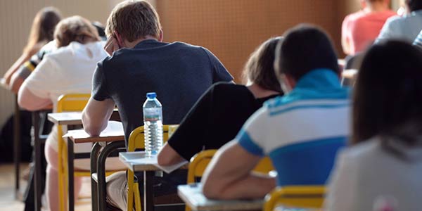 Studenti durante gli esami di maturità