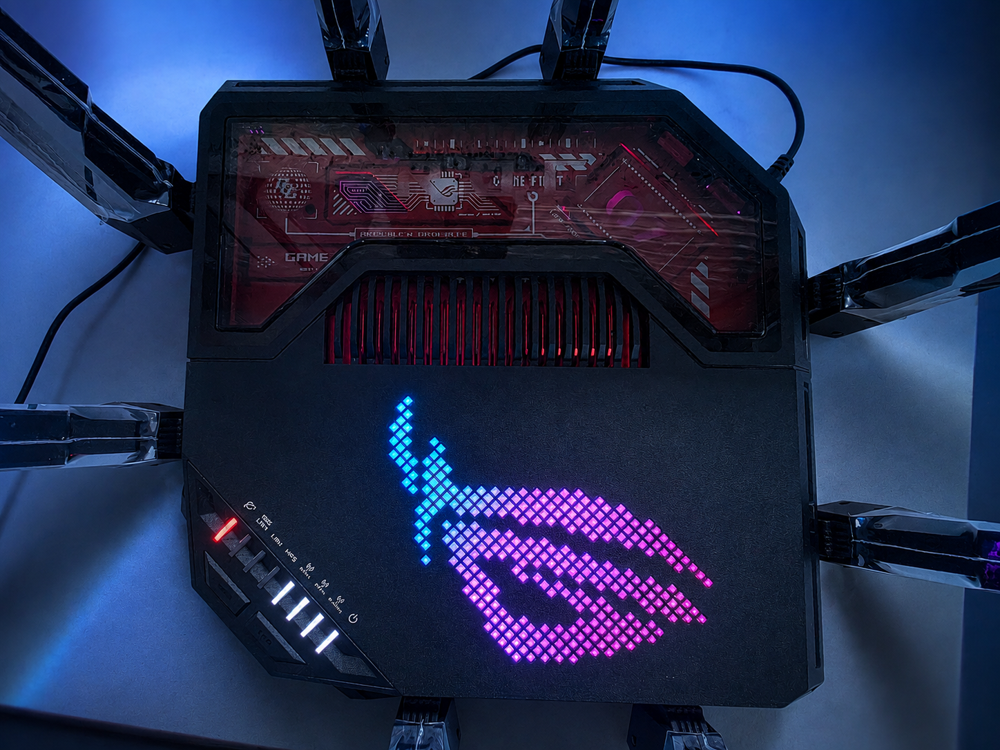 ASUS ROG Rapture GT-BE19000 visto dall'alto con Aura RGB