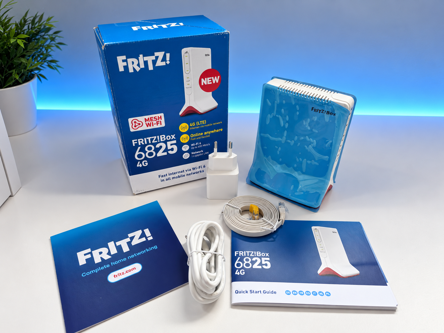 Contenuto confezione FRITZ!Box 6825 4G durante unboxing