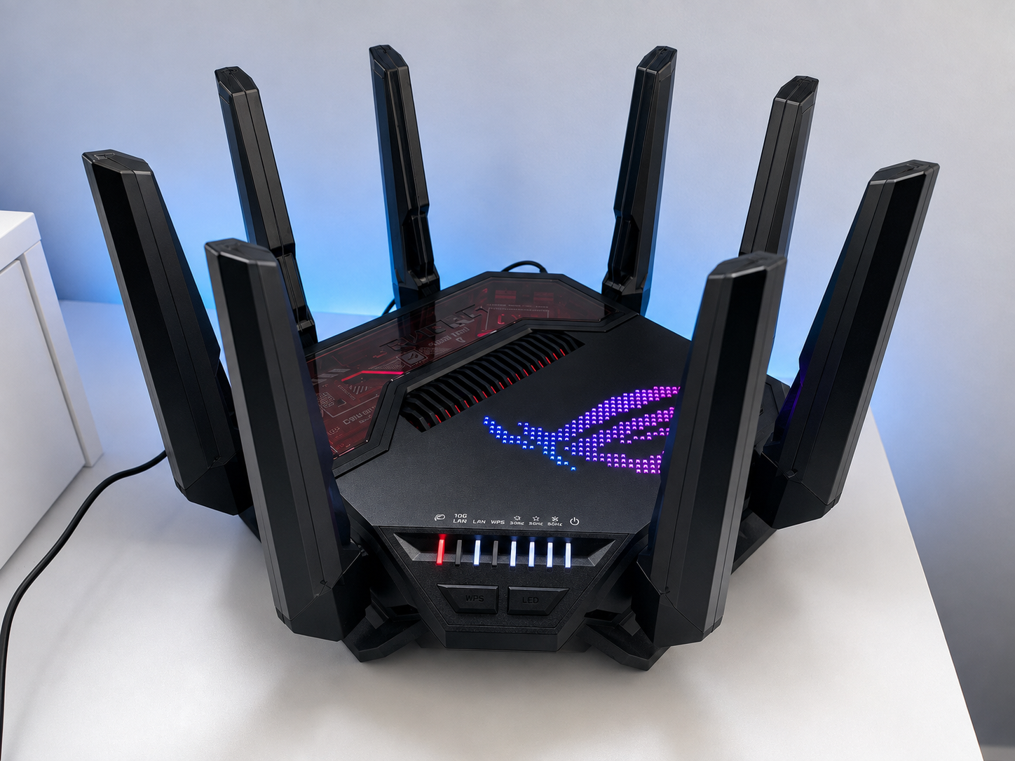 ASUS GT-BE19000 dettaglio design e otto antenne