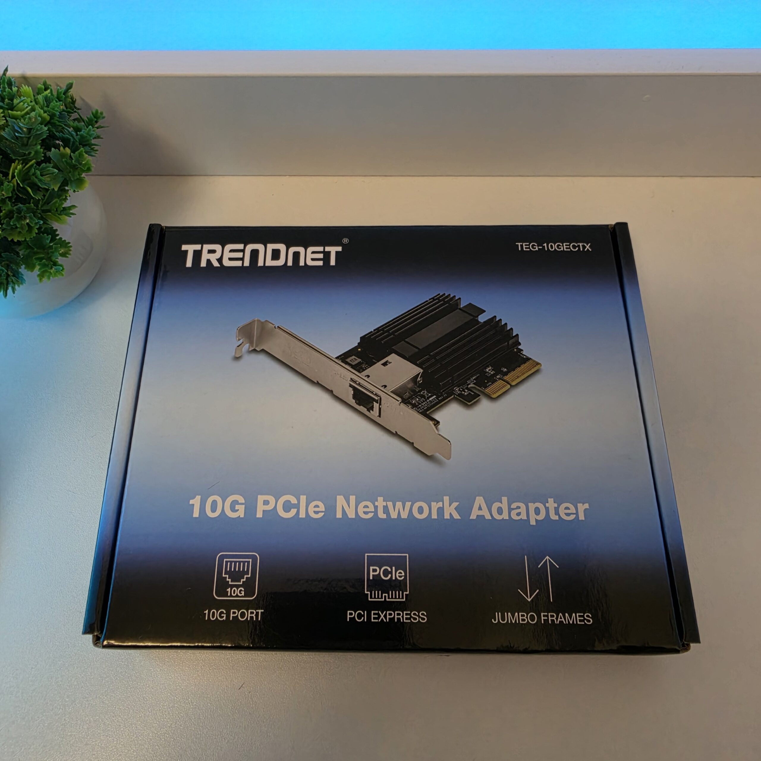 Parte frontale confezione TRENDnet TEG-10GECTX v4.0R