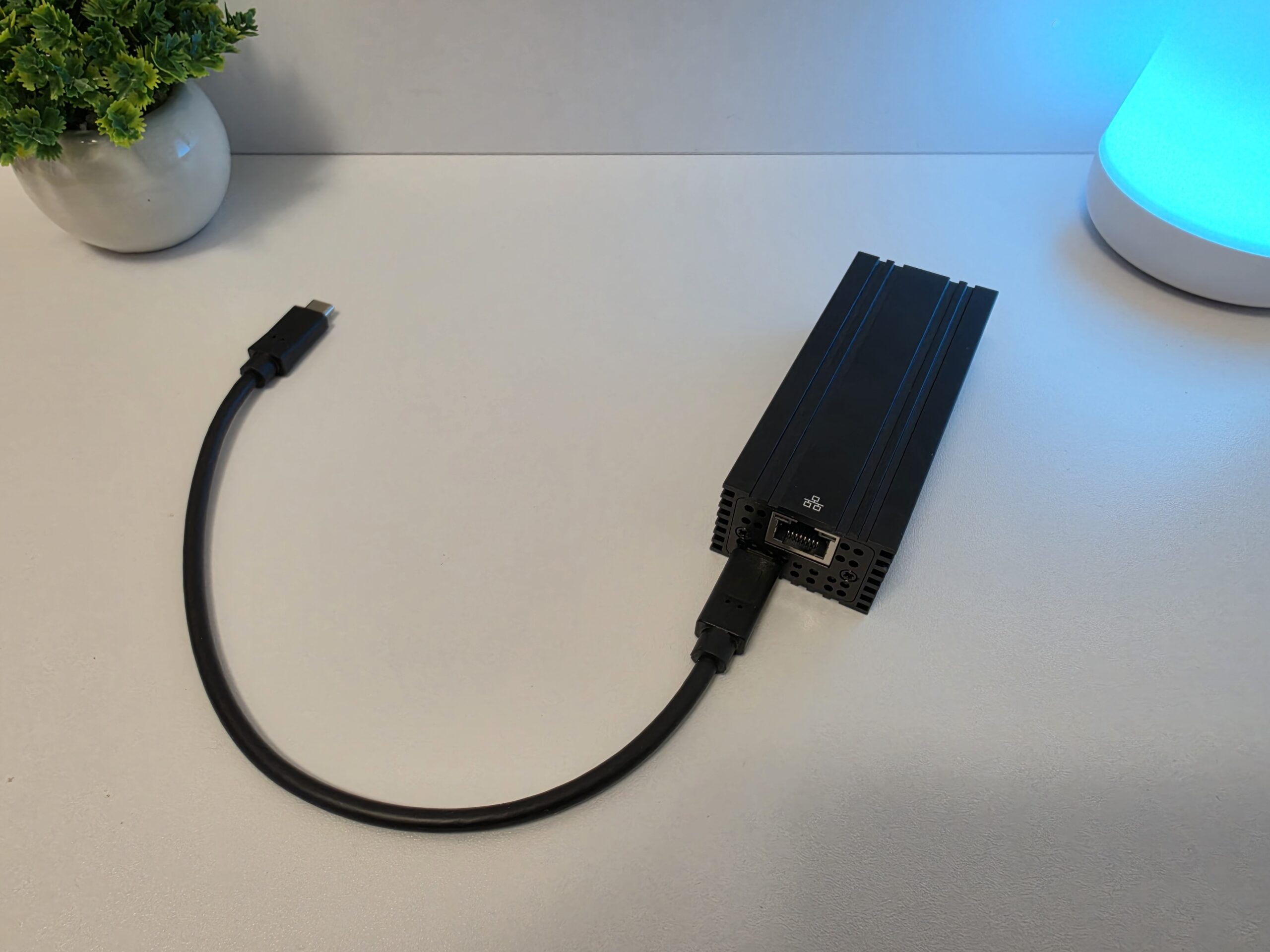 KALEA USB4 Thunderbolt 3 10GbE con cavo collegato