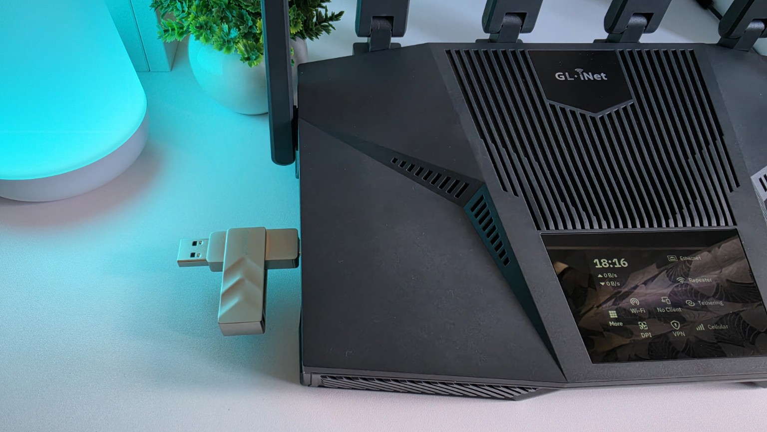 Configurazione di prova ORICO G102-T e GL.iNet Flint 4 per il test Samba
