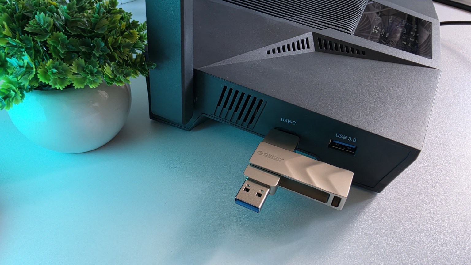 ORICO G102-T collegata via USB-C al router GL.iNet Flint 4